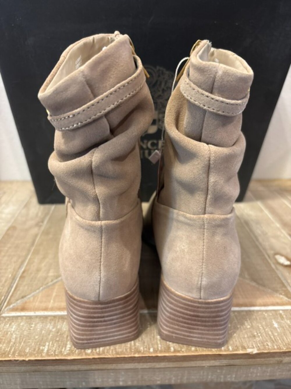 NEW Vince Camuto Orsina Oiled Suede Leather Water Resistant Boots Size 10 Wide - Picture 3 of 6